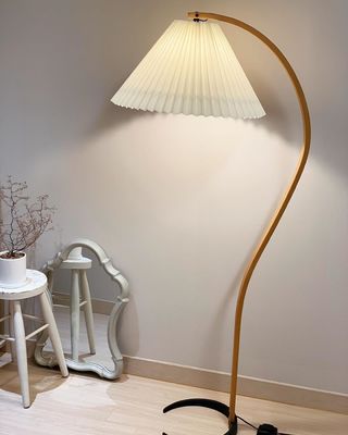 ins pleated retro wood floor lamp decoration vintage floor lamps living room bedroom bedside wooden floor light supplier